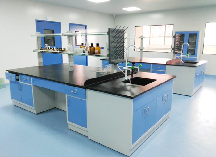 你在实验室经历过最危险的事情是什么？