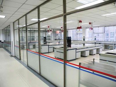 实验室装修——玻璃隔断建设